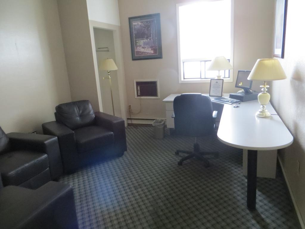 BA Hotel Red Deer Buitenkant foto