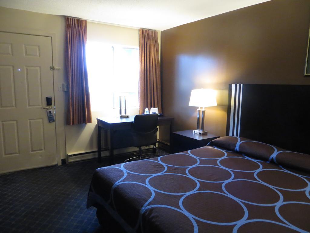 BA Hotel Red Deer Buitenkant foto