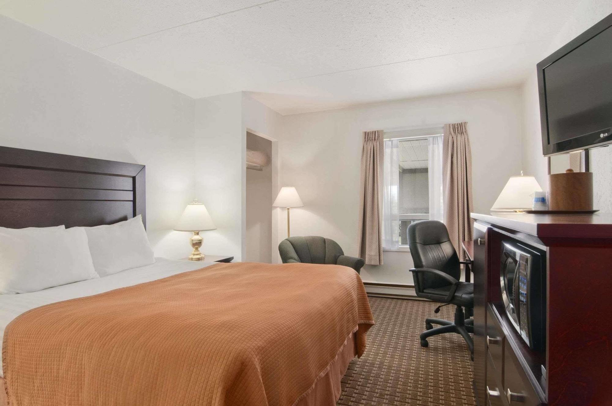 BA Hotel Red Deer Buitenkant foto